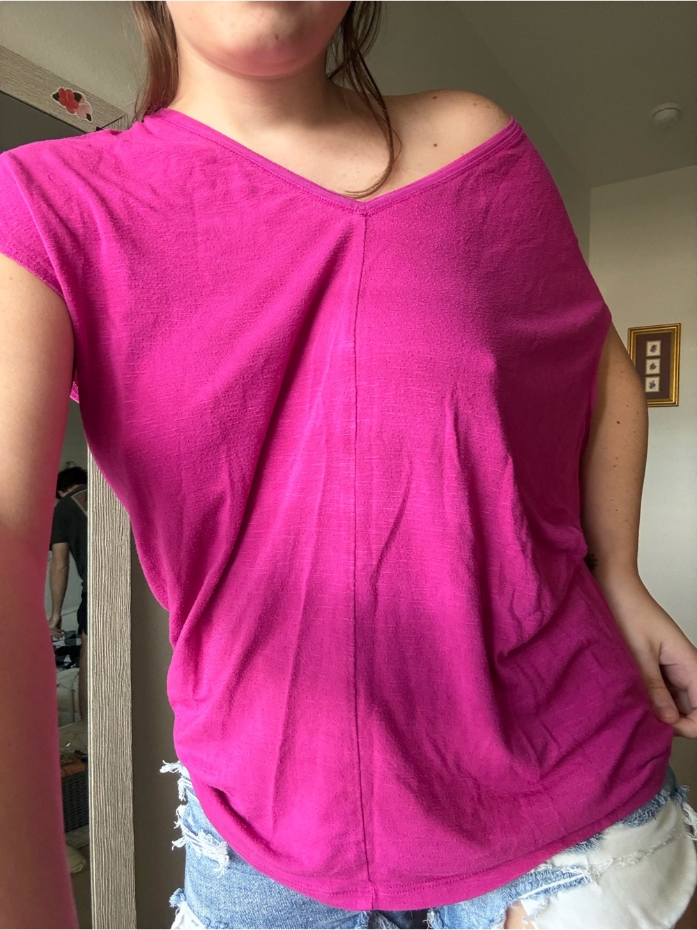 White House Black Market V-Neck Short Sleeve Top in Magenta - Picture 3 of 7